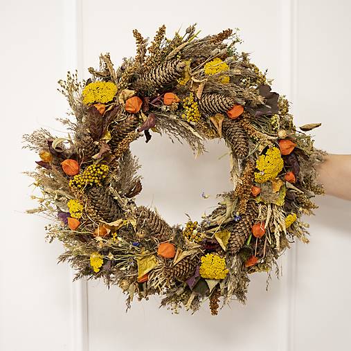 Veľký prírodný veniec zo sušených rastlín babieho leta a jesene