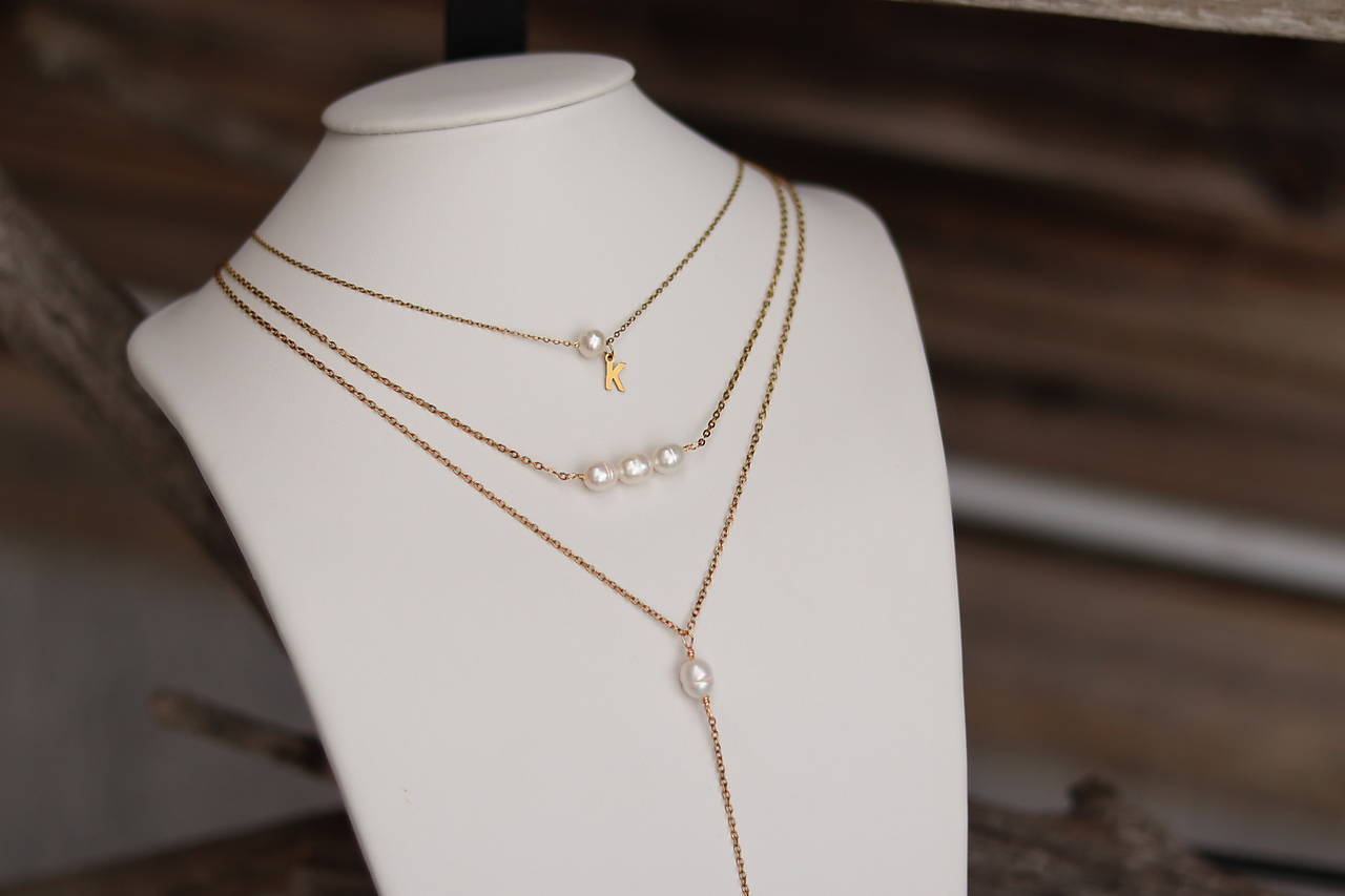 Retiazka s perlou a iniciálou