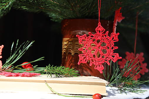 Dekorácie - Háčkované vločky- Klasické Vianoce (set 6 ks) - 17863134_