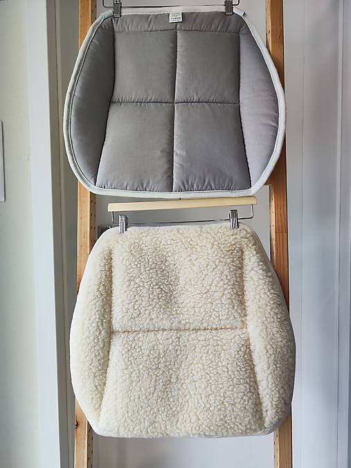 Úžitkový textil - RUNO SHOP Hrejivý sedák do auta Ovčie runo Baranček proti prechladnutiu a prehriatiu 100% bavlna sivá 1 ks - 17866504_