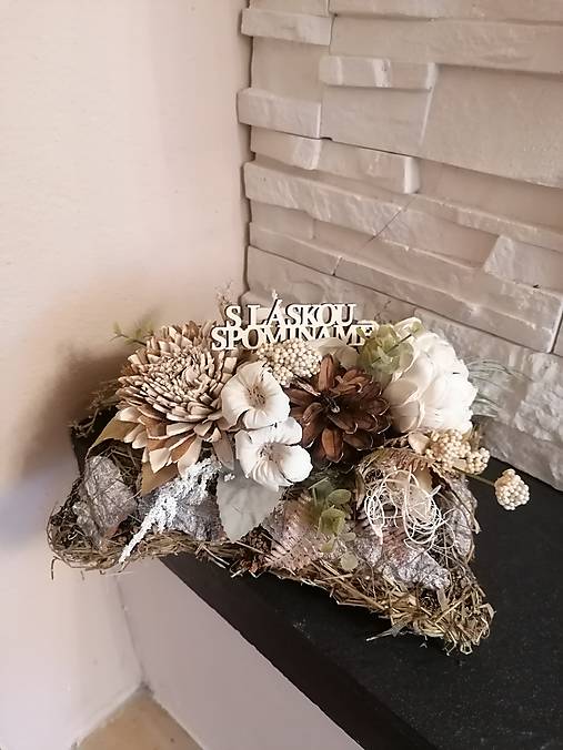 Dekorácie - Prírodna smútočna dekorácia s nápisom - 17865884_