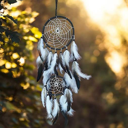 Dekorácie - Lapač snov bielo - sivý sen - 17868121_