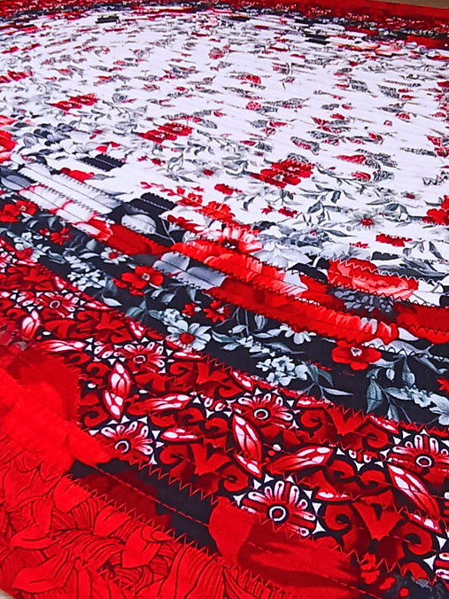 Jelly-Roll koberec z kolekcie Scarlet Days & Nights