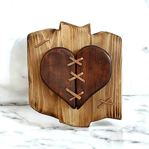 Dekorácie - Drevená dekorácia - srdce darované láskou  - 17872764_