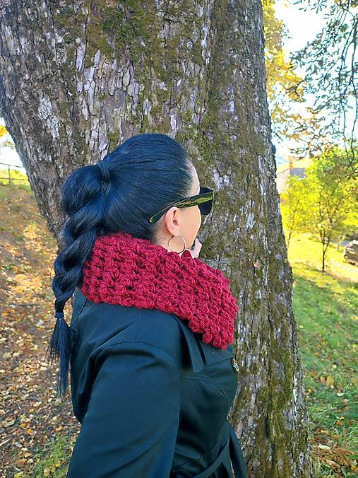Šály a nákrčníky - Horúce maliny háčkovaný nákrčník merino - 17871705_