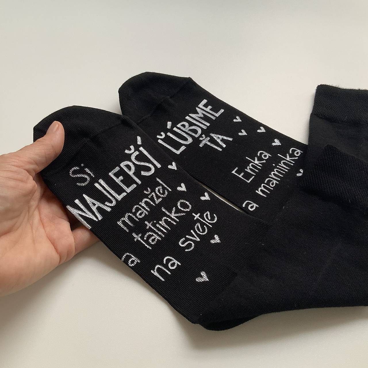 Maľované ponožky pre najlepšieho manžela a tatinka čierne s menami