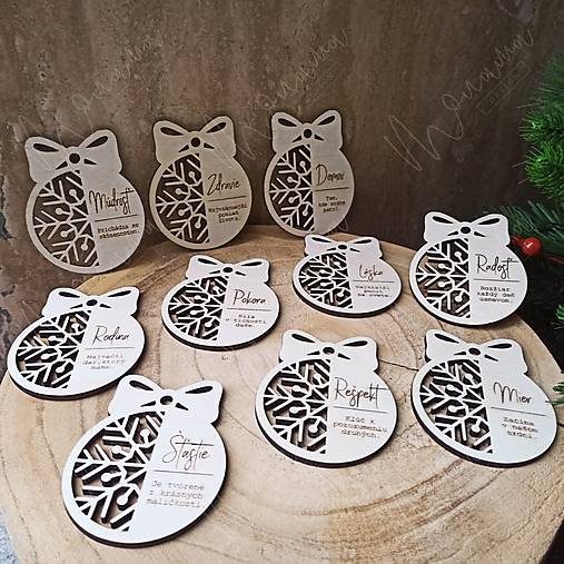 Materiál ručne robený - Drevené vianočné ozdoby s citátom (10 ks) - 17873057_