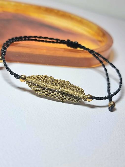 Náramky - Macramé náramok Lístočky – zlatý - 17871665_