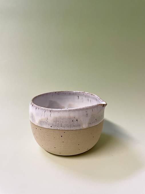 Miska na matchu, biela