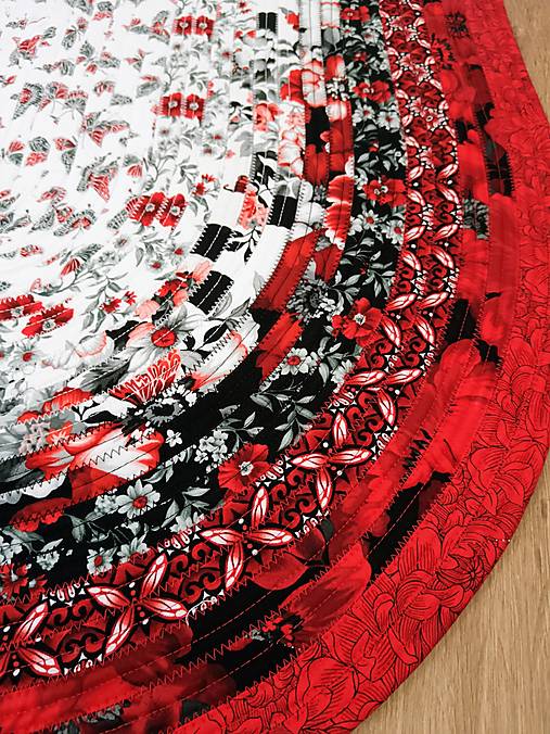 Jelly-Roll koberec z kolekcie Scarlet Days & Nights