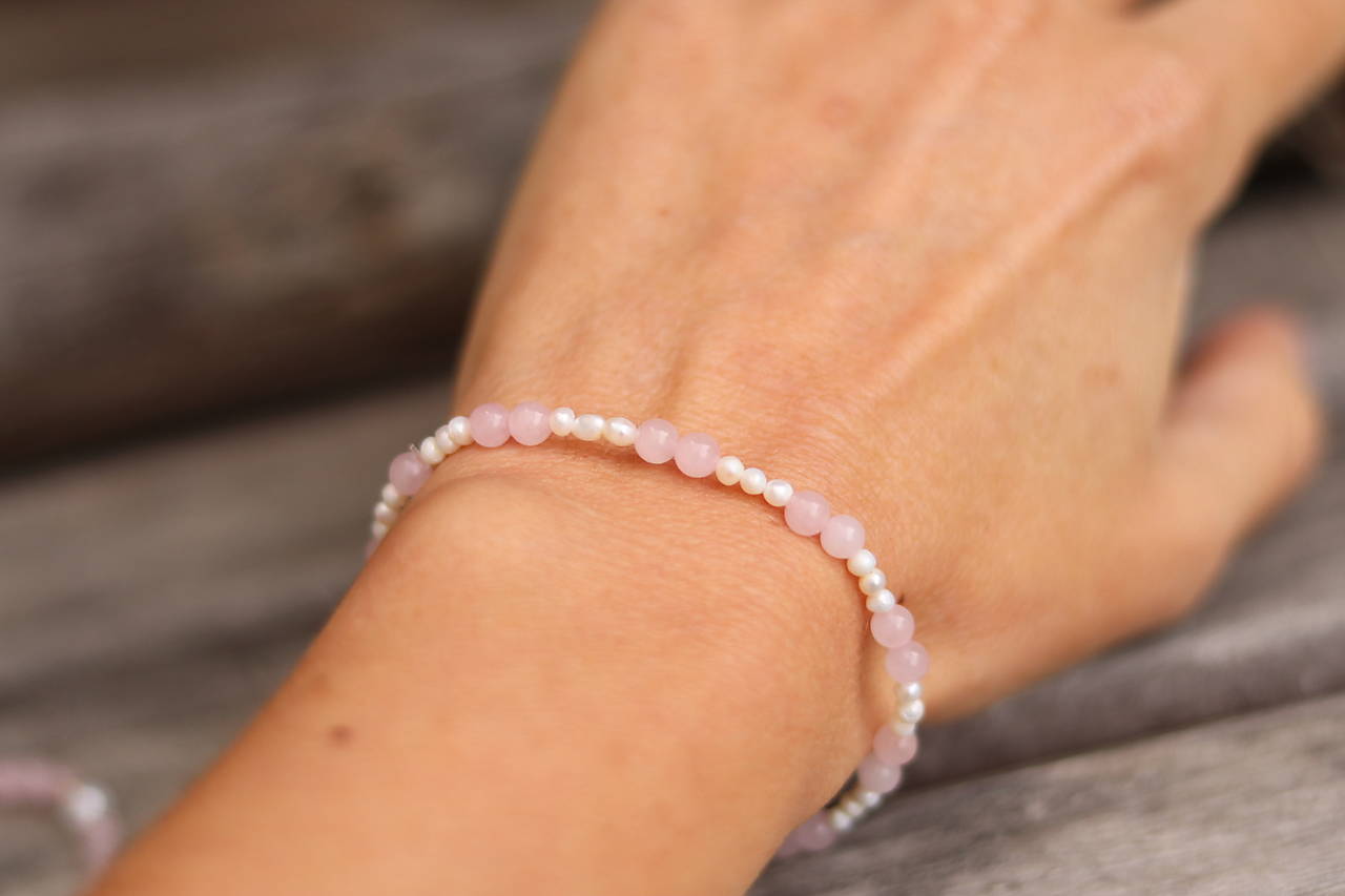 Náramok ruženín, perly