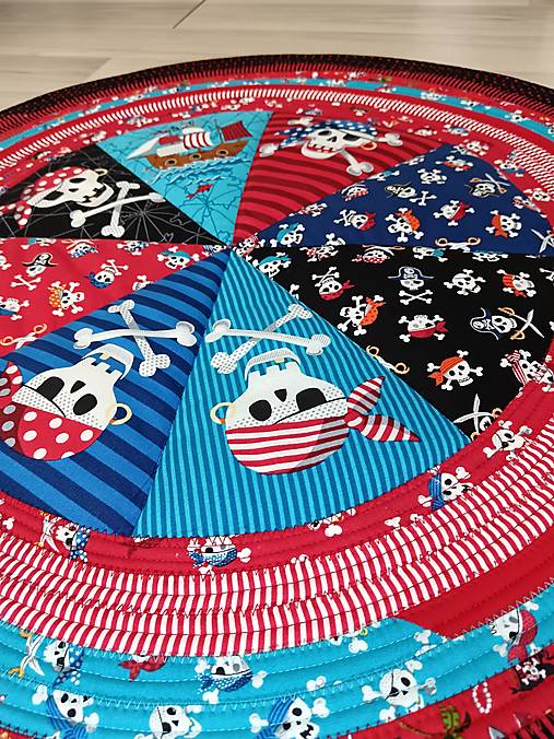 Pirátsky obojstranný okrúhly koberček – farebné dobrodružstvo pre malých kapitánov