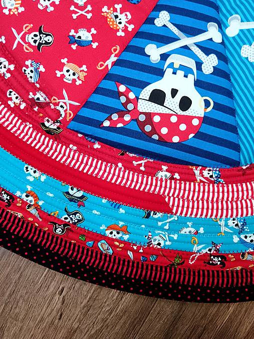 Pirátsky obojstranný okrúhly koberček – farebné dobrodružstvo pre malých kapitánov