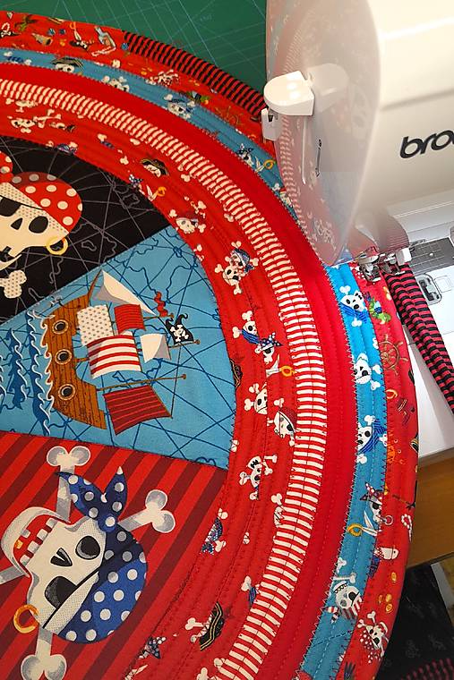 Pirátsky obojstranný okrúhly koberček – farebné dobrodružstvo pre malých kapitánov