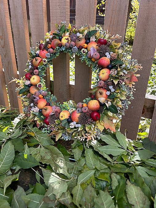 Veniec s farebnými jabĺčkami