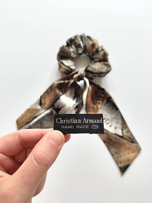 Maxi scrunchie asymetrická (Béžovo-čierna)