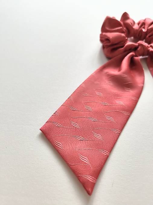 Maxi scrunchie asymetrická (Lososová)