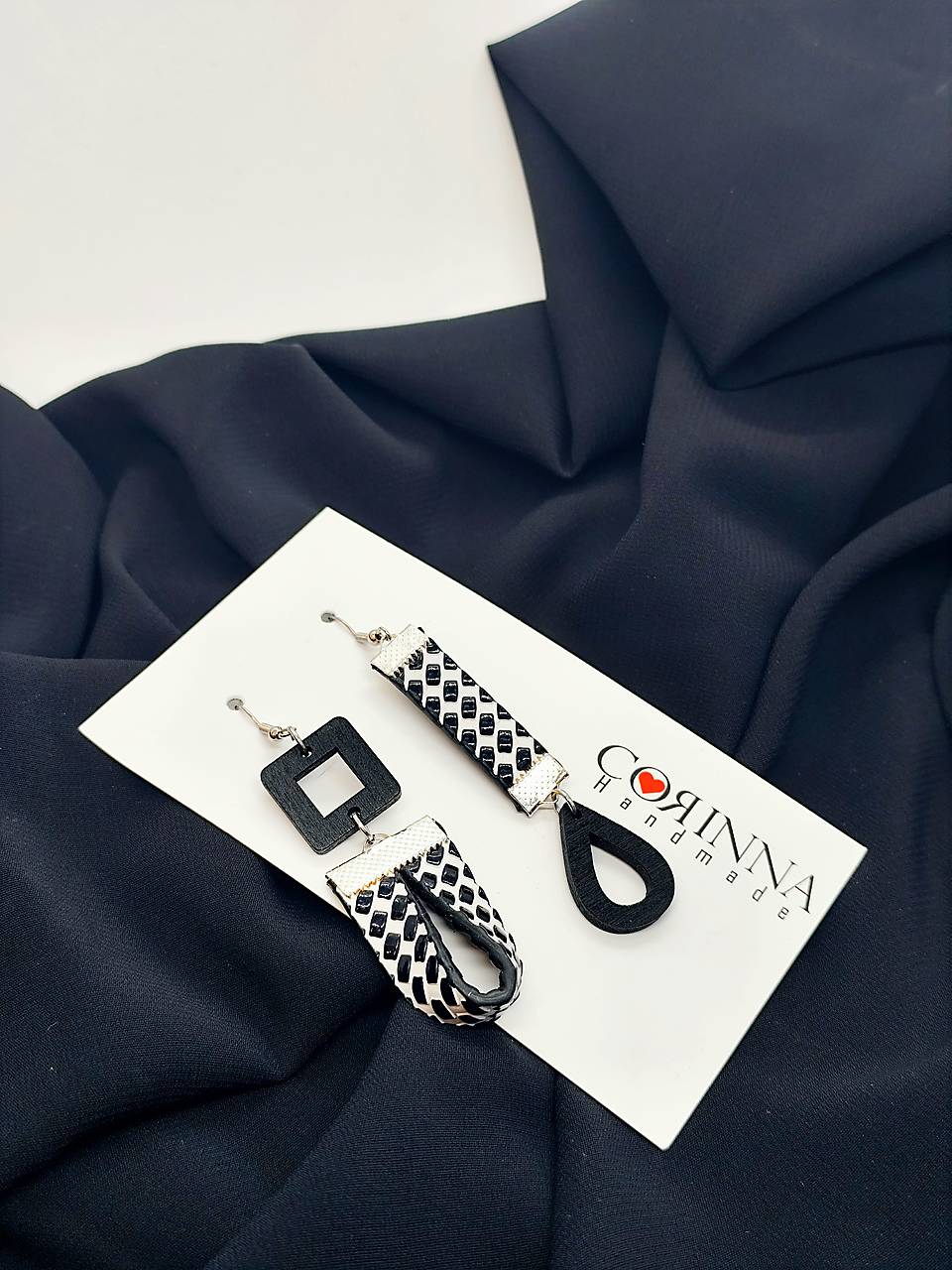 Asymetrické náušnice "FIA"