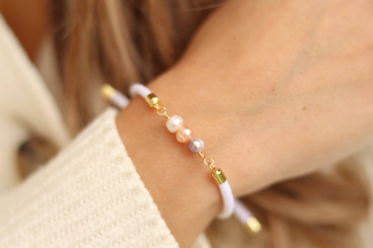 Šnúrkový náramok perly tricolor