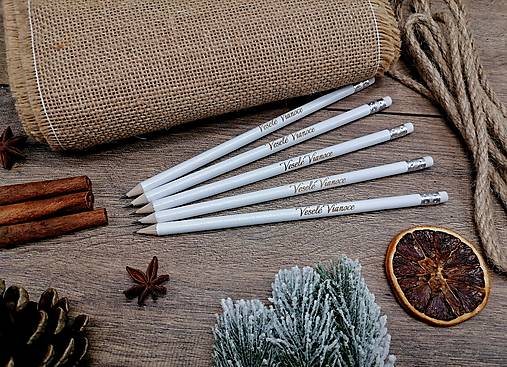 Dekorácie - Biela ceruzka s nápisom Veselé Vianoce - 17881527_