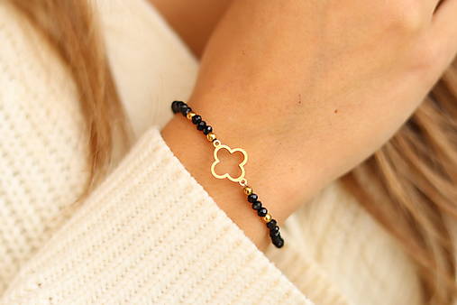 Náramok Spinel so štvorlístkom