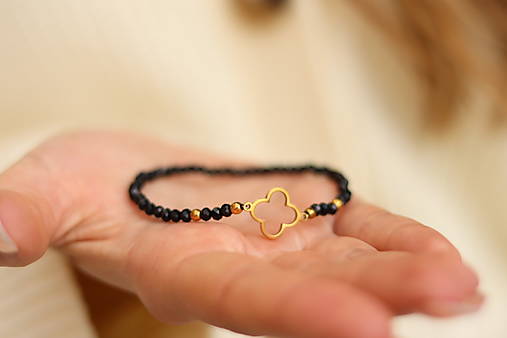 Náramok Spinel so štvorlístkom