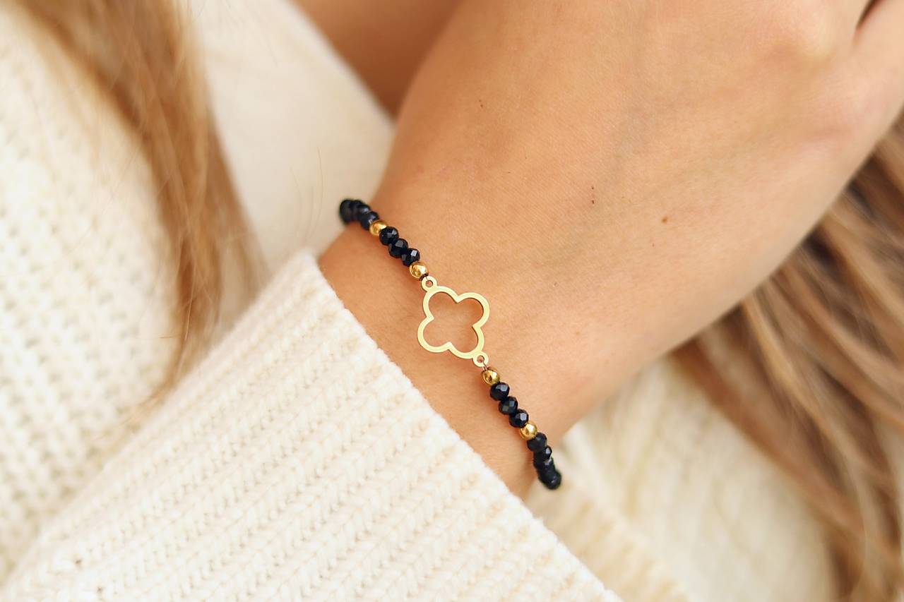 Náramok Spinel so štvorlístkom