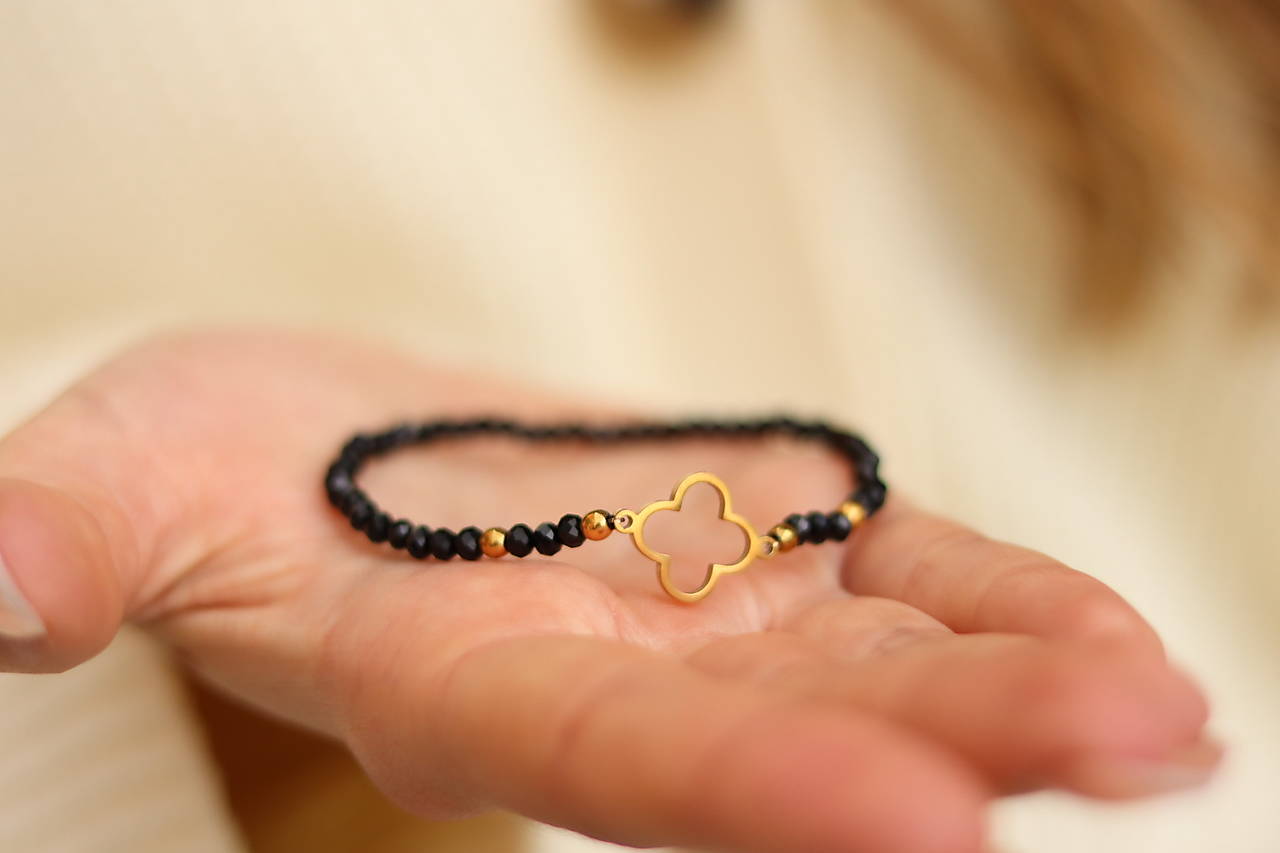 Náramok Spinel so štvorlístkom