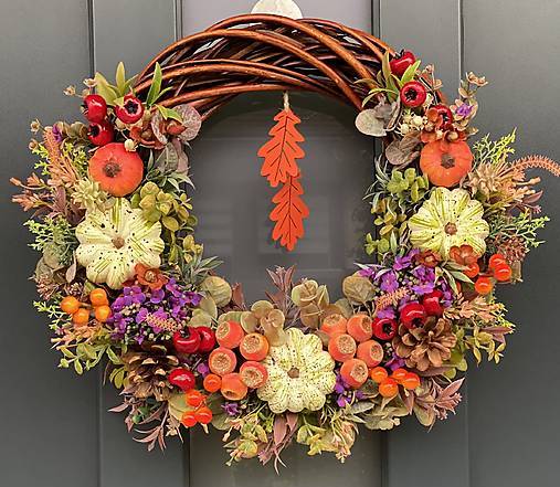 Jesenný veniec L 40cm na hnedom prútenom základe dekorácia na dvere Venček J3
