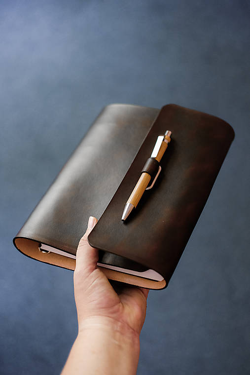 Papiernictvo - Elegantný kožený karisblok A5 (Hnedá - tmavá) - 17885852_