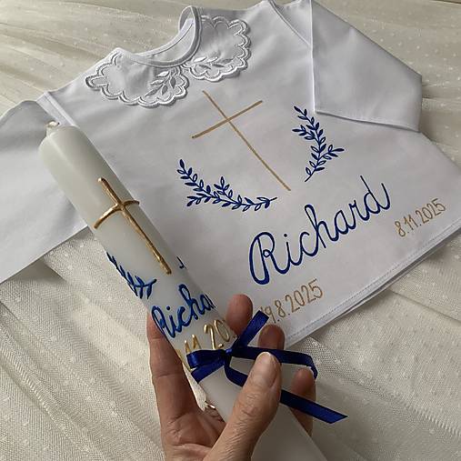 Krstná košieľka a svieca na krst ručne maľovaná  v modro zlatej kombinácii  s ratolesťami