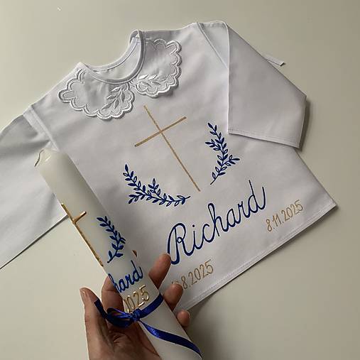 Krstná košieľka a svieca na krst ručne maľovaná  v modro zlatej kombinácii  s ratolesťami