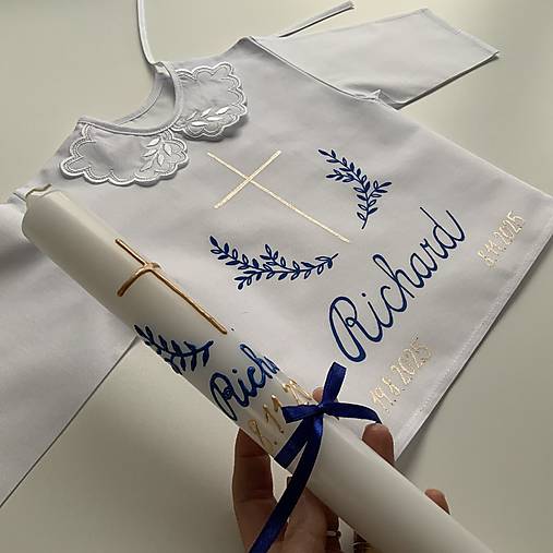 Krstná košieľka a svieca na krst ručne maľovaná  v modro zlatej kombinácii  s ratolesťami