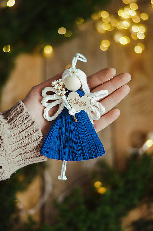 Dekorácie - Macrame anjelik s menom - Vianočná ozdôbka (Anjelik - modré šaty) - 17884928_