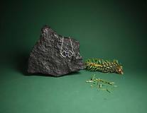 Náhrdelníky - Strieborný prívesok AG925 s minerálom IOLIT - EPONA - 17885837_