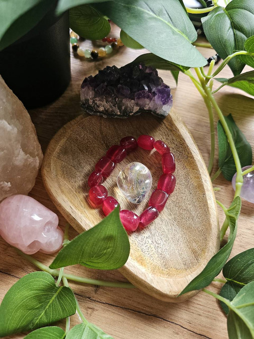 Náramky - Dámsky náramok z červeného chalcedónu – odvaha, vášeň a životná energia - 17883948_