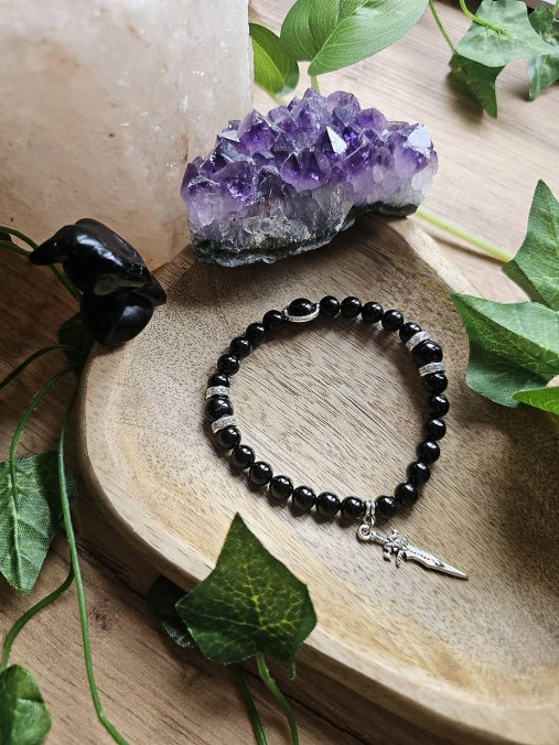 Náramky - Náramok z čierneho turmalínu s mečom – sila, ochrana a odvaha (Náramok z čierneho turmalínu s mečom – sila, ochrana a odvaha) - 17884103_