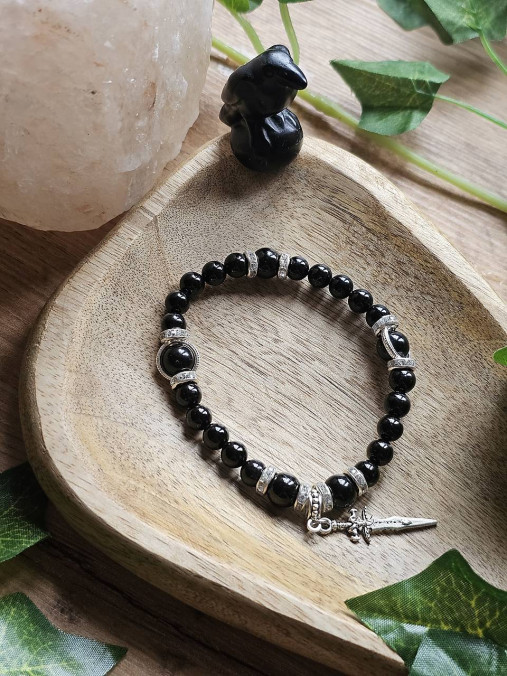 Náramky - Náramok z čierneho turmalínu s mečom – sila, ochrana a odvaha (Náramok z čierneho turmalínu s mečom – sila, ochrana a odvaha) - 17884111_