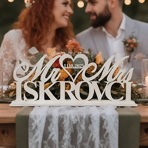 Dekorácie - Drevený svadobný stojanček na mieru Mr a MRS - 17886137_