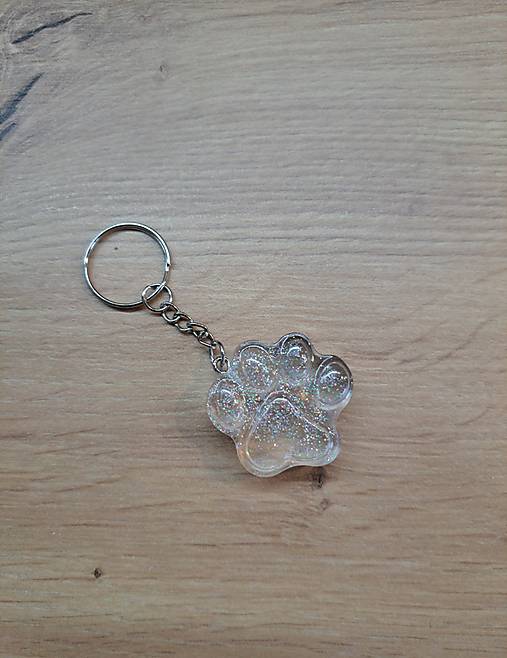 Kľúčenka v tvare labky