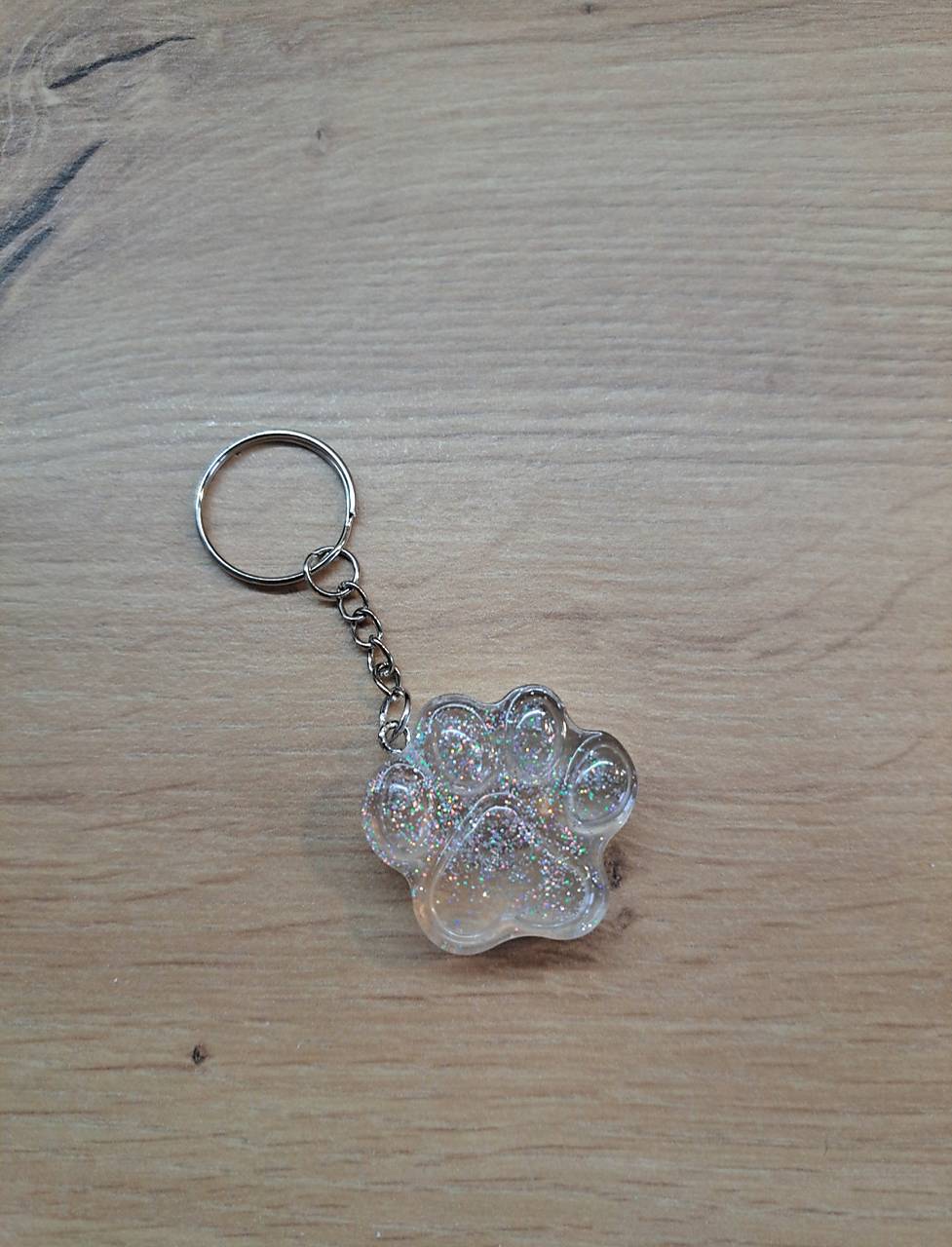 Kľúčenka v tvare labky
