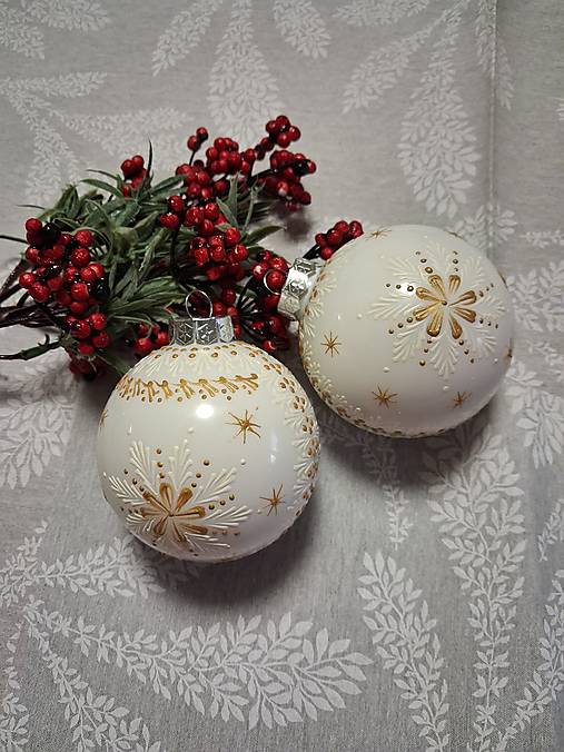 Dekorácie - Vianočné gule zdobené voskom v darčekovom balení - 17888381_