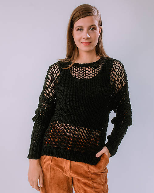 Svetre a kardigány - MIESTNY PLETENÝ VOĽNÝ SVETER - 17890698_