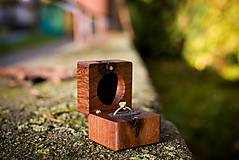  - Drevená krabička na snubný prsteň - Exotik - Orech americký - 17893056_