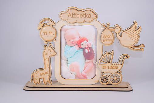 Dekorácie - Drevený rámček s údajmi o narodení dieťaťa – nežná pamiatka na prvé chvíle života - 17890756_