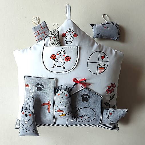 Úžitkový textil - DOMEČEK "U BERUŠEK" - polštář - 17896312_