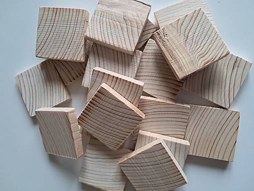 Dekorácie - Drevené plátky - štvorce - 3,8 x 3,8 cm, balenie 20 ks - 17894649_