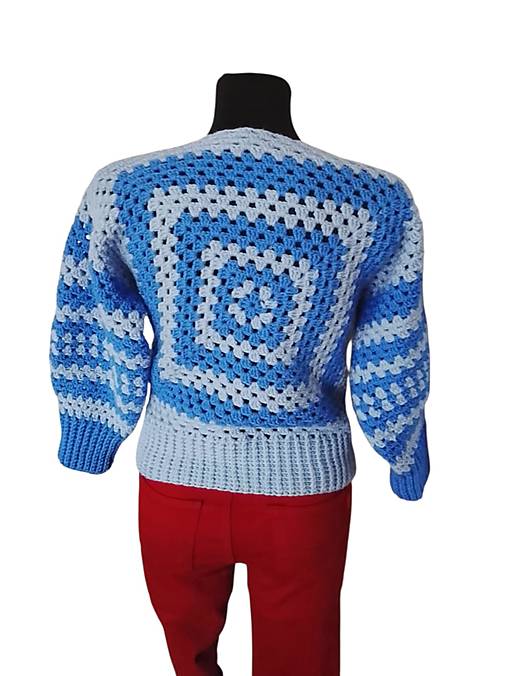 🧶 Ručne háčkovaný pulóver v odtieňoch modrej 💙