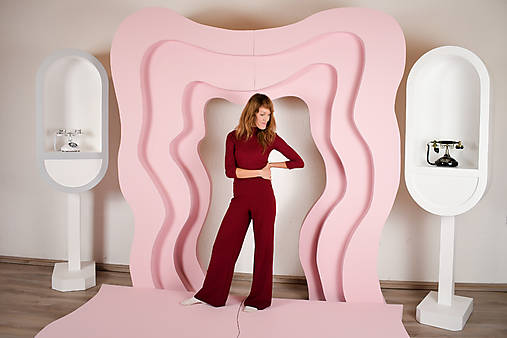 Dekorácie - Elegantná drevená fotostena / slávobrána s pódiom – handmade dekorácia pre svadby a fotenie - 17893256_