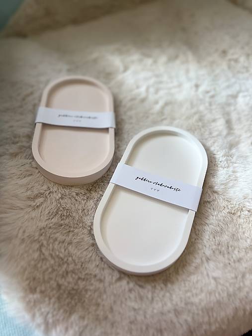 Sojová sviečka/tácka, miska z jesmonitu, dekorácia (Podtácka oválna 18*9,5cm pudrová 1408)